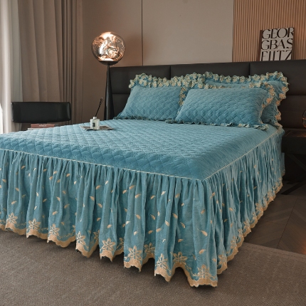 91家纺网 家纺一手货源 找家纺 瑞宝2025新款宝宝绒欧式床裙款三件套-宝格利 宝格利-星蓝