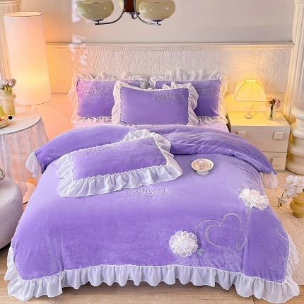 91家纺网 家纺一手货源 找家纺 （总）2025秋冬新款230g法式公主粉少女心牛奶绒四件套法莱绒金貂绒兔兔绒牛奶绒床裙款四件套蝴蝶花绒床盖款四件套