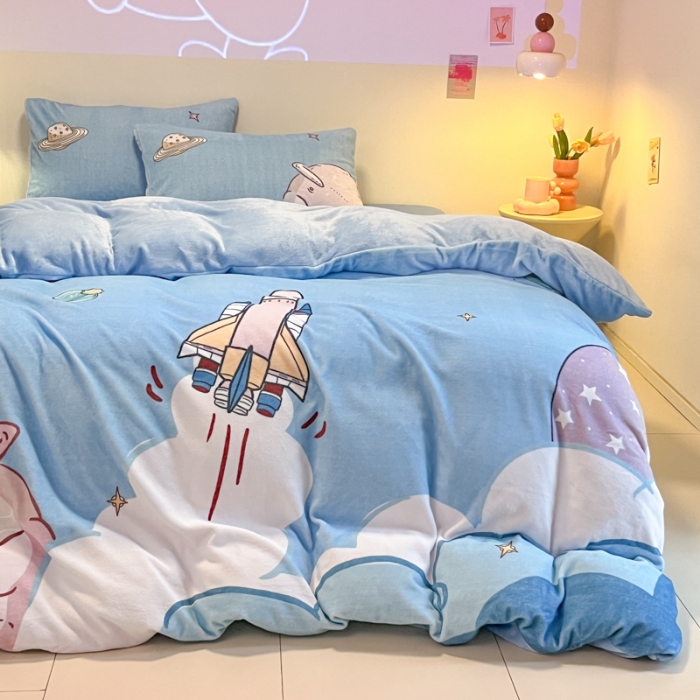 91家纺网 家纺一手货源 找家纺 （总）控价 2025年新款240克全消光A类儿童牛奶绒四件套-飞行游