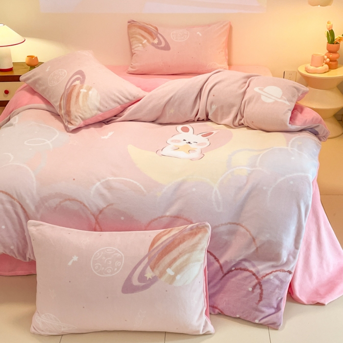 91家纺网 家纺一手货源 找家纺 （总）控价 2025年新款240克全消光A类儿童牛奶绒四件套-萌萌兔