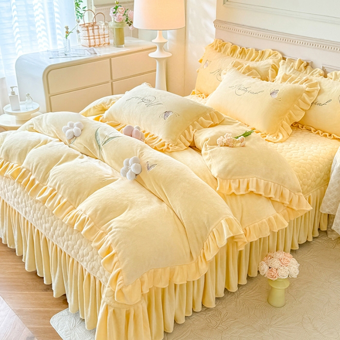 91家纺网 家纺一手货源 找家纺 （总）2025秋冬新款230g立体花朵全消光牛奶绒床盖四件套11斤重加厚婴儿绒法莱绒床裙款床盖款四件套