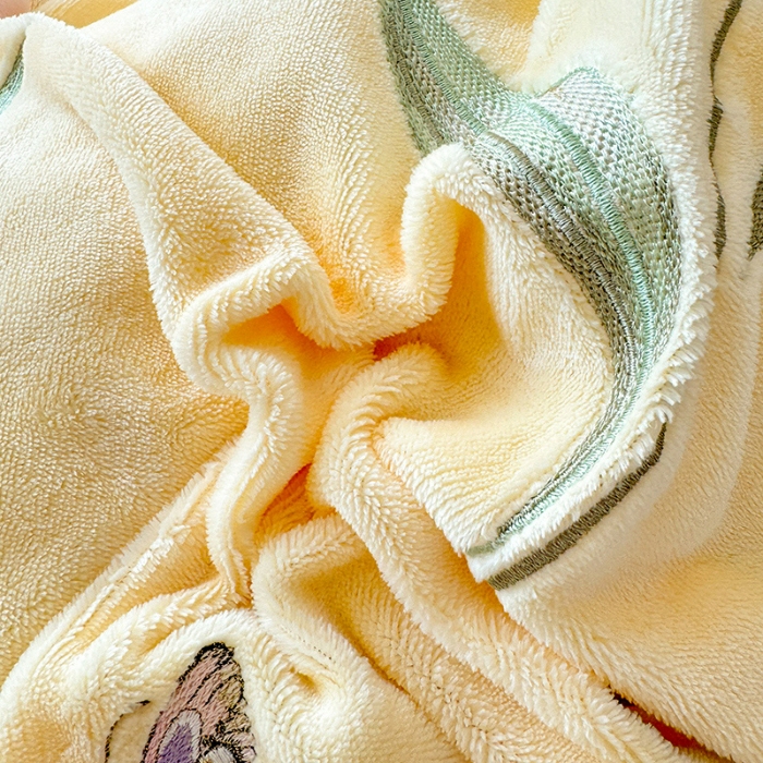 91家纺网 家纺一手货源 找家纺 （总）2025秋冬新款230g立体花朵全消光牛奶绒床盖四件套11斤重加厚婴儿绒法莱绒床裙款床盖款四件套