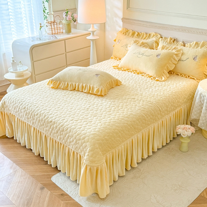 91家纺网 家纺一手货源 找家纺 （总）2025秋冬新款230g立体花朵全消光牛奶绒床盖四件套11斤重加厚婴儿绒法莱绒床裙款床盖款四件套