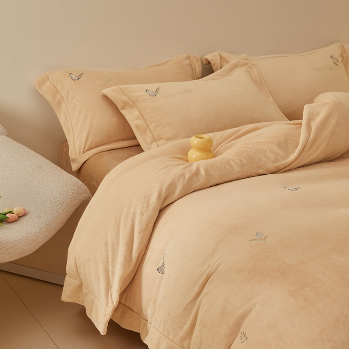 91家纺网 家纺一手货源 找家纺 （总）控价 2025年新款240克全消光A类刺绣牛奶绒四件套-悦动