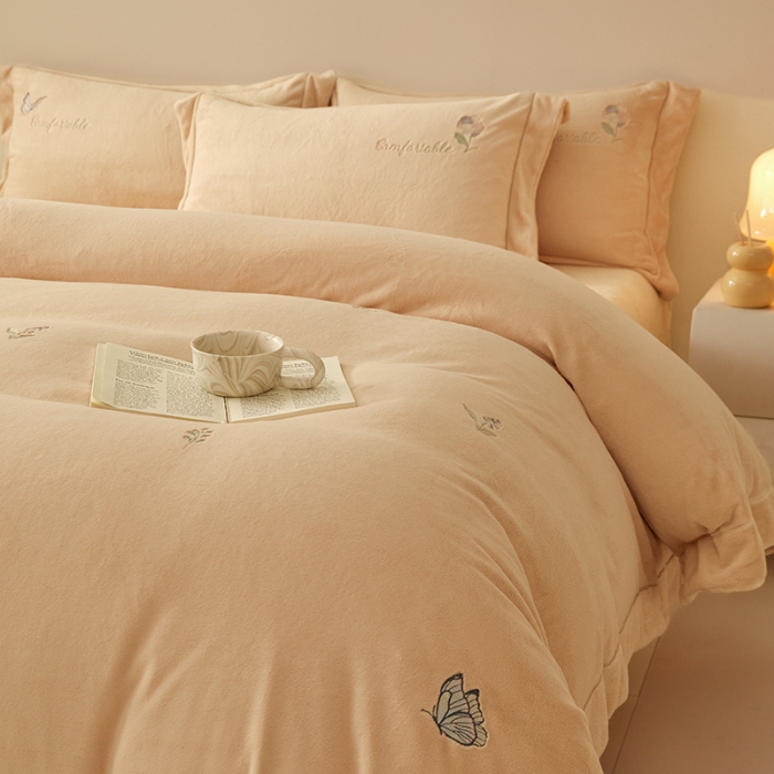 91家纺网 家纺一手货源 找家纺 （总）控价 2025年新款240克全消光A类刺绣牛奶绒四件套-悦动