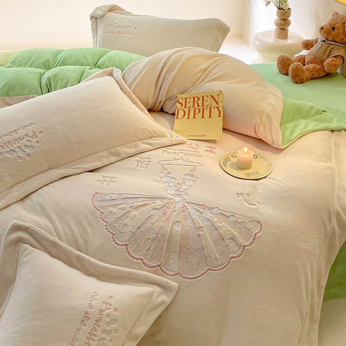 91家纺网 家纺一手货源 找家纺 （总）控价 2025年新款240克全消光A类卡通少女心刺绣牛奶绒四件套-公主请开心