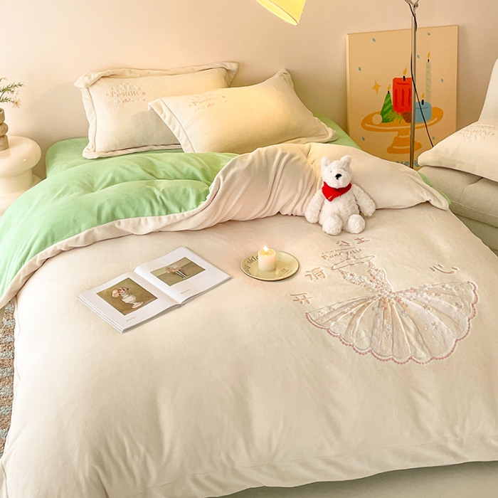 91家纺网 家纺一手货源 找家纺 （总）控价 2025年新款240克全消光A类卡通少女心刺绣牛奶绒四件套-公主请开心