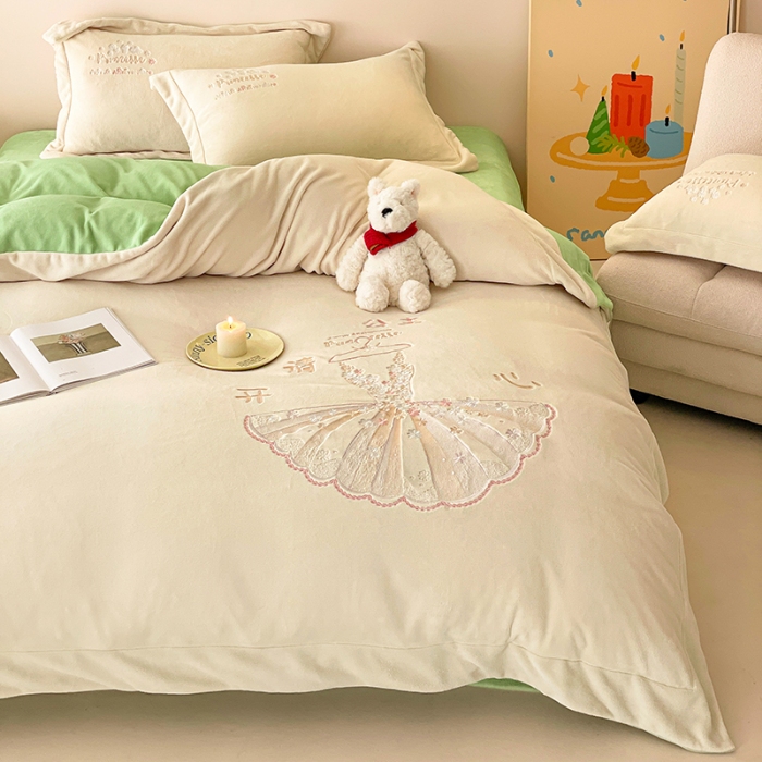 91家纺网 家纺一手货源 找家纺 （总）控价 2025年新款240克全消光A类卡通少女心刺绣牛奶绒四件套-公主请开心