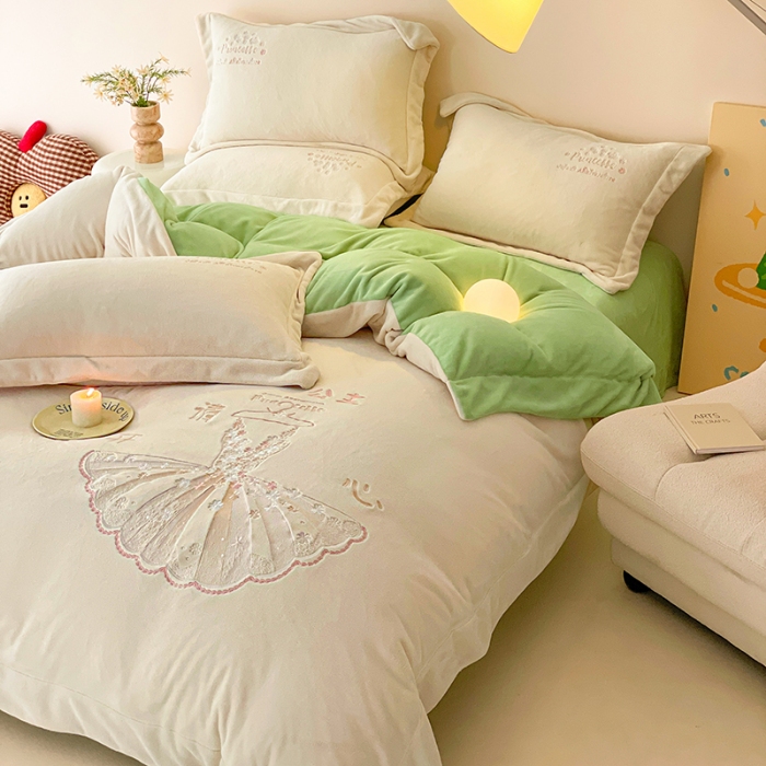 91家纺网 家纺一手货源 找家纺 （总）控价 2025年新款240克全消光A类卡通少女心刺绣牛奶绒四件套-公主请开心