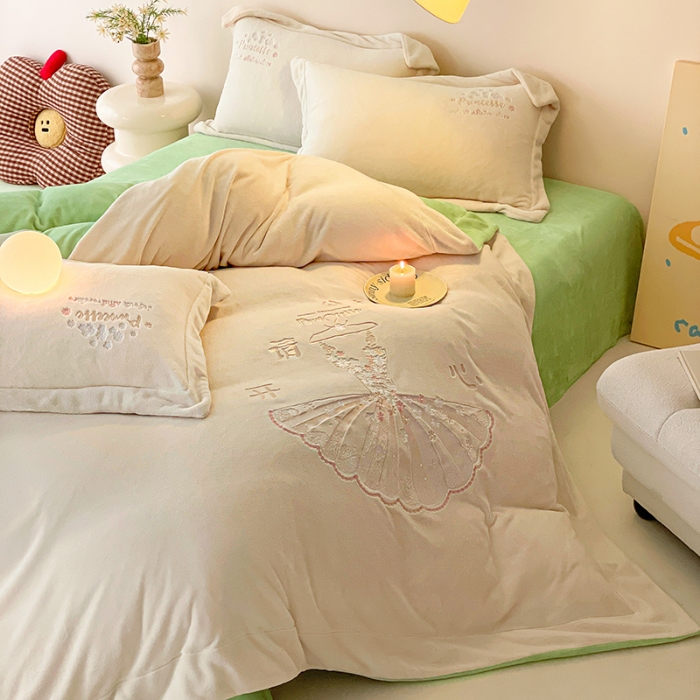 91家纺网 家纺一手货源 找家纺 （总）控价 2025年新款240克全消光A类卡通少女心刺绣牛奶绒四件套-公主请开心