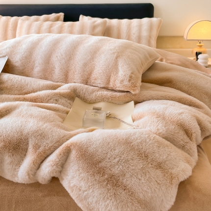 91家纺网 家纺一手货源 找家纺 （总）2025年新款 高克重 短毛兔兔绒牛奶绒床裙四件套-9.5斤 拉格系列