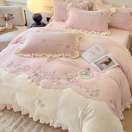 91家纺网 家纺一手货源 找家纺 （总）奥汀洛家纺 2025新款牛奶绒法式少女心刺绣四件套-梦幻蝴蝶