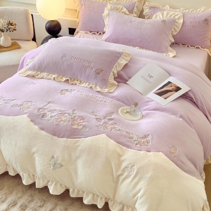 91家纺网 家纺一手货源 找家纺 （总）奥汀洛家纺 2025新款牛奶绒法式少女心刺绣四件套-梦幻蝴蝶