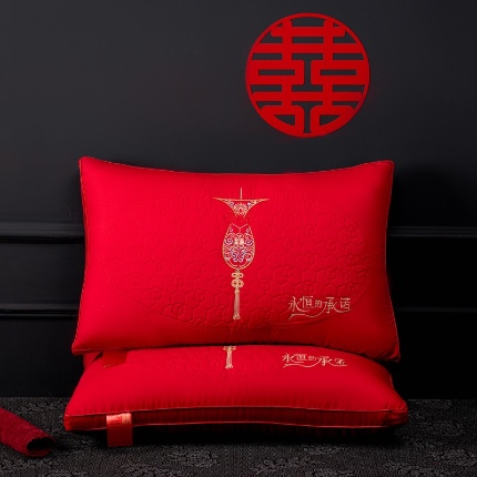 91家纺网 家纺一手货源 找家纺 全棉婚庆枕芯刺绣款羽丝绒喜庆枕头 全棉羽丝枕 婚庆枕头