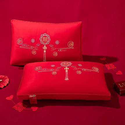 91家纺网 家纺一手货源 找家纺 全棉婚庆枕芯刺绣款羽丝绒喜庆枕头 全棉羽丝枕 婚庆枕头