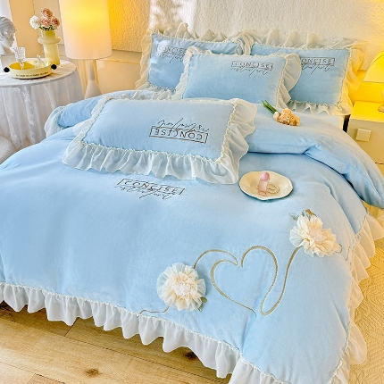 91家纺网 家纺一手货源 找家纺 （总）苏米娜2024秋冬新款230g法式公主粉少女心牛奶绒四件套法莱绒金貂绒兔兔绒牛奶绒床裙款四件套蝴蝶花绒床盖款四件套