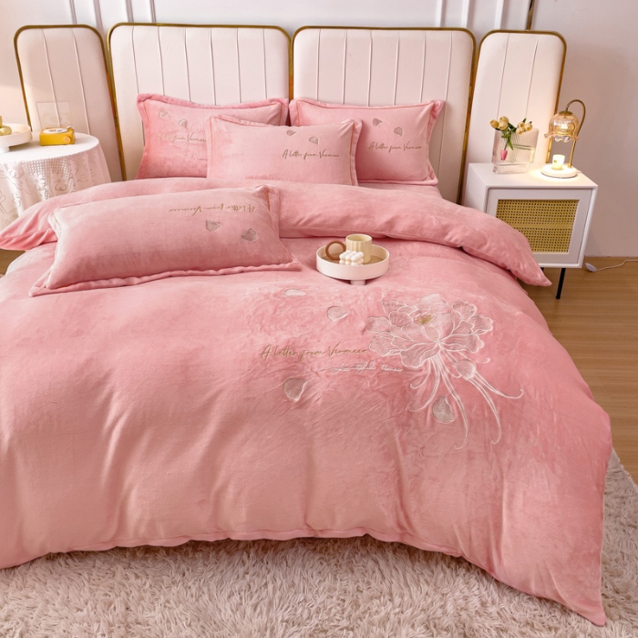 91家纺网 家纺一手货源 找家纺 （总）【苏东来】2024加厚大版花卉牛奶绒刺绣花四件套小清新公主风韩版婴儿绒宝宝绒兔绒法莱绒金貂绒四件套床单床盖款单被套 初恋粉