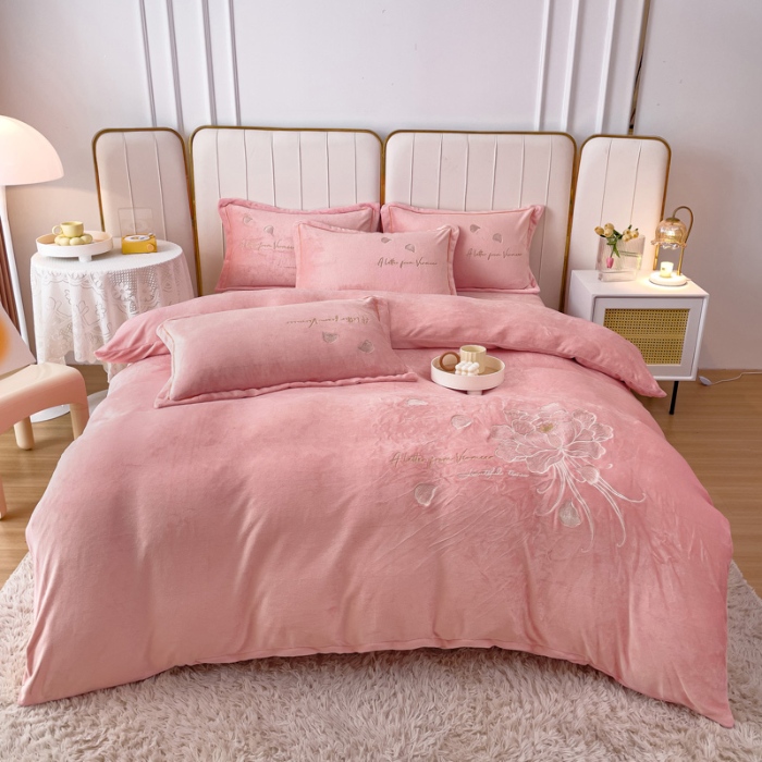 91家纺网 家纺一手货源 找家纺 （总）【苏东来】2024加厚大版花卉牛奶绒刺绣花四件套小清新公主风韩版婴儿绒宝宝绒兔绒法莱绒金貂绒四件套床单床盖款单被套 初恋粉