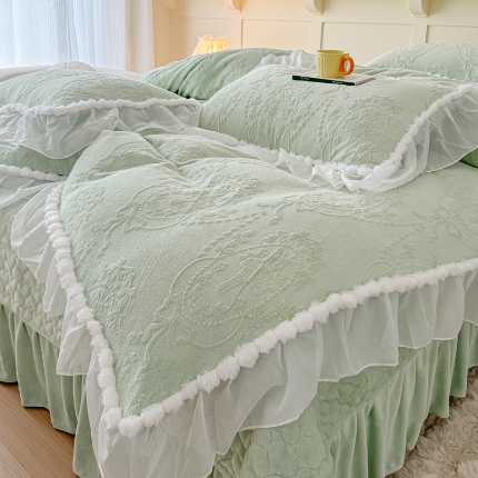 91家纺网 家纺一手货源 找家纺 （总）佰诗特 230克全消光牛奶绒法式夹棉床盖四件套 立体浮雕雕花绒兔毛绒毛球加棉加厚保暖三四件套