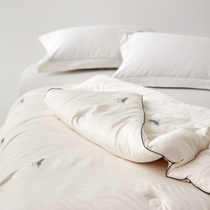 91家纺网 家纺一手货源 找家纺 新款桑蚕丝大豆被子天丝棉提花大豆被秋冬被拉链子母被芯 斑马1