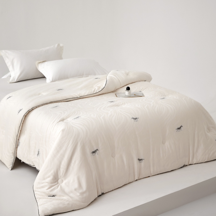 91家纺网 家纺一手货源 找家纺 新款桑蚕丝大豆被子天丝棉提花大豆被秋冬被拉链子母被芯 斑马2