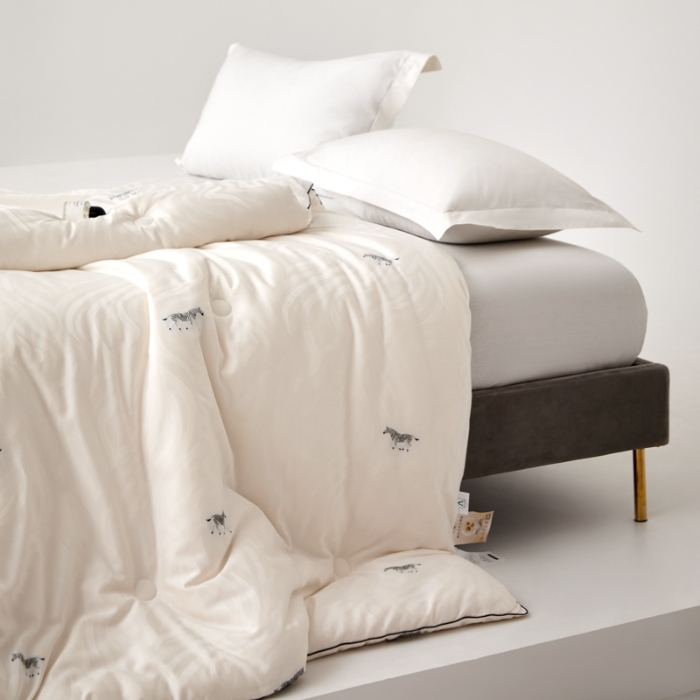 91家纺网 家纺一手货源 找家纺 新款桑蚕丝大豆被子天丝棉提花大豆被秋冬被拉链子母被芯 斑马3