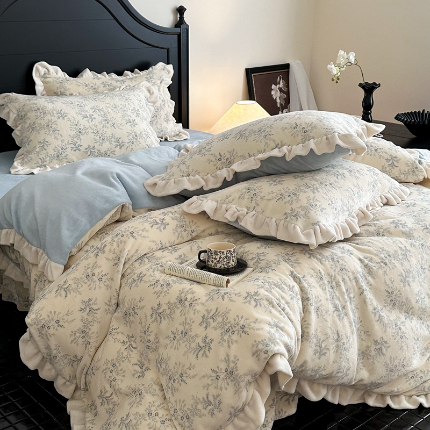 91家纺网 家纺一手货源 找家纺 （总）潘朵拉家纺 2024爆款绒法式双层牛奶绒花边四件套