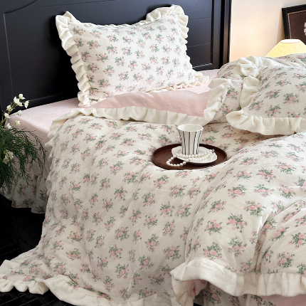 91家纺网 家纺一手货源 找家纺 （总）潘朵拉家纺 2024爆款绒法式双层牛奶绒花边四件套