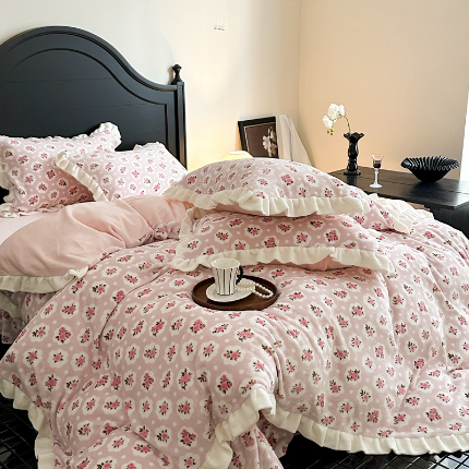 91家纺网 家纺一手货源 找家纺 （总）潘朵拉家纺 2024爆款绒法式双层牛奶绒花边四件套