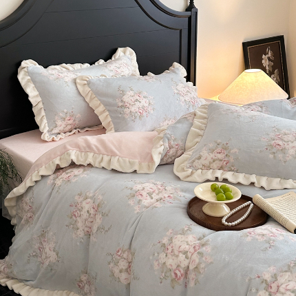 91家纺网 家纺一手货源 找家纺 （总）潘朵拉家纺 2024爆款绒法式双层牛奶绒花边四件套