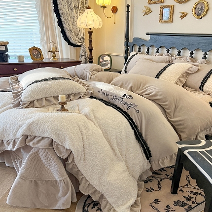 91家纺网 家纺一手货源 找家纺 （总）乐朵家居 2025秋冬 欧若拉 牛奶绒床单款床盖款四件套（控价单278夹棉318）