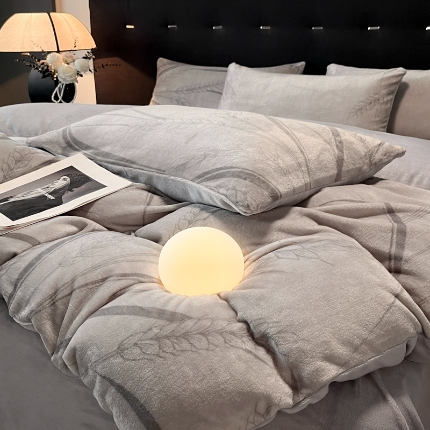 91家纺网 家纺一手货源 找家纺 （总）2025新款 专版花型 牛奶绒四件套 跑量直播款 - 风吹麦香