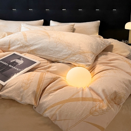 91家纺网 家纺一手货源 找家纺 （总）2025新款 专版花型 牛奶绒四件套 跑量直播款 - 风吹麦香