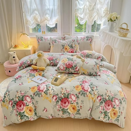 91家纺网 家纺一手货源 找家纺 （总）红粉佳人 2025新款小清新双面牛奶绒四件套