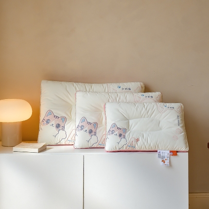 91家纺网 家纺一手货源 找家纺 （总）2024新款小奶猫亲子枕儿童枕学生枕成人枕 护颈按摩枕头枕芯