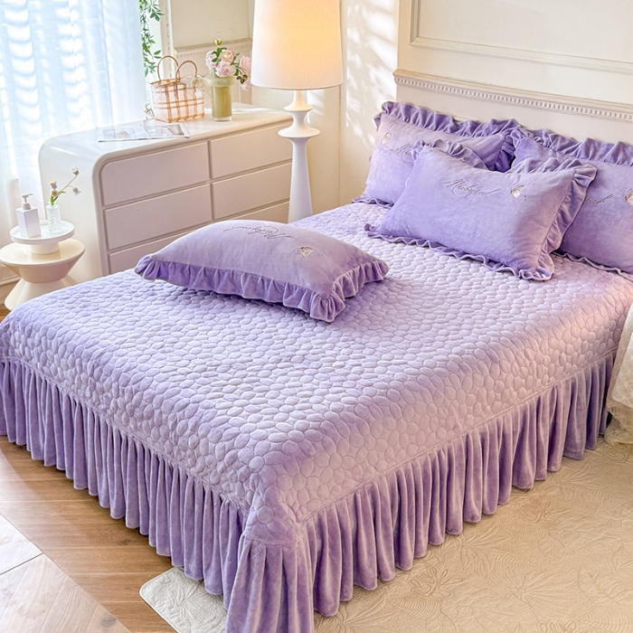 91家纺网 家纺一手货源 找家纺 （总）2025秋冬新款230g立体花朵全消光牛奶绒床盖四件套11斤重加厚婴儿绒法莱绒床裙款床盖款四件套