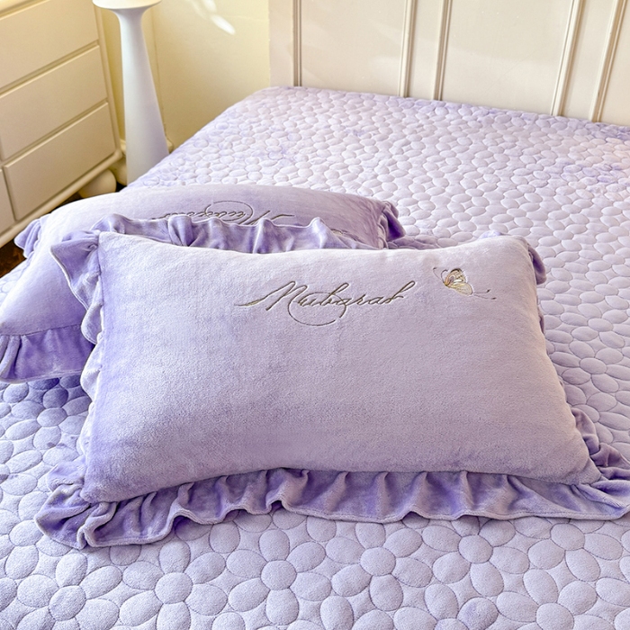 91家纺网 家纺一手货源 找家纺 （总）2025秋冬新款230g立体花朵全消光牛奶绒床盖四件套11斤重加厚婴儿绒法莱绒床裙款床盖款四件套