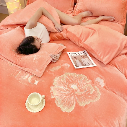 91家纺网 家纺一手货源 找家纺 （总）2025大版花卉牛奶绒四件套小香风高克重加厚兔毛绒240g牛奶绒工艺款刺绣花四件套婴儿宝宝兔兔绒法莱金貂绒刺绣花四件套