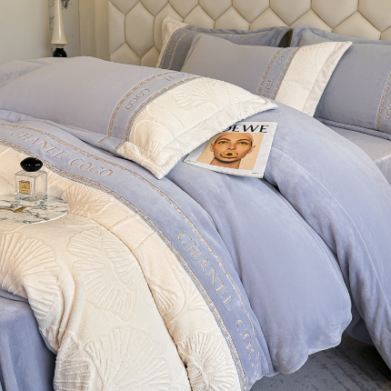 91家纺网 家纺一手货源 找家纺 （总）宅家居 2024新款雕花拼接刺绣全消光A类高克重牛奶绒四件套-舞秋系列