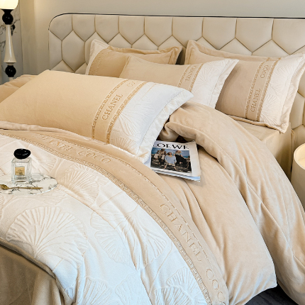 91家纺网 家纺一手货源 找家纺 （总）宅家居 2024新款雕花拼接刺绣全消光A类高克重牛奶绒四件套-舞秋系列