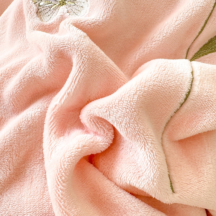 91家纺网 家纺一手货源 找家纺 （总）漫布云2025秋冬加厚230g全消光牛奶绒立体花朵绣花床盖款四件套11斤重加厚婴儿绒法莱绒床裙款床盖款四件套