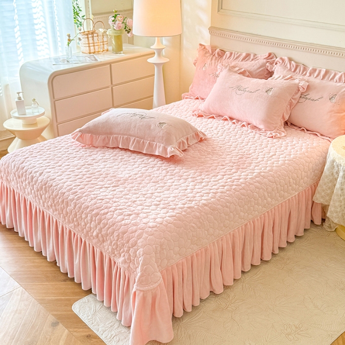 91家纺网 家纺一手货源 找家纺 （总）漫布云2025秋冬加厚230g全消光牛奶绒立体花朵绣花床盖款四件套11斤重加厚婴儿绒法莱绒床裙款床盖款四件套