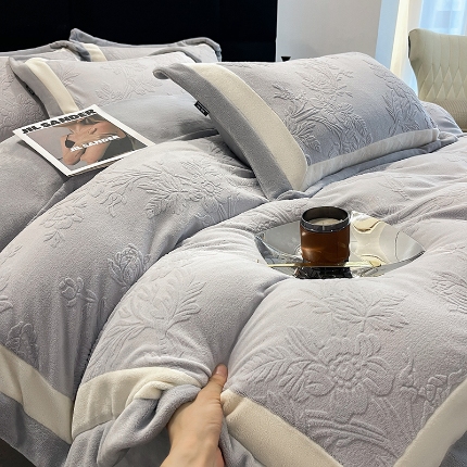 91家纺网 家纺一手货源 找家纺 （总）极简 2024新款雕花牛奶绒宽边四件套