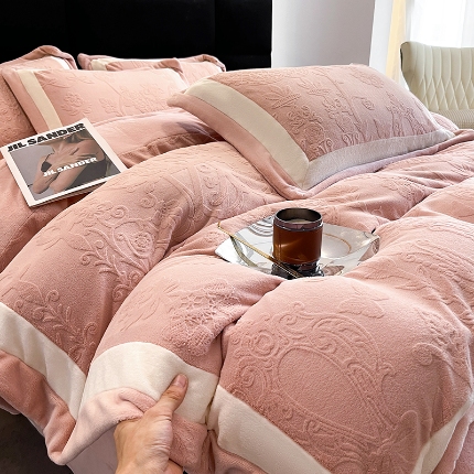 91家纺网 家纺一手货源 找家纺 （总）极简 2024新款雕花牛奶绒宽边四件套