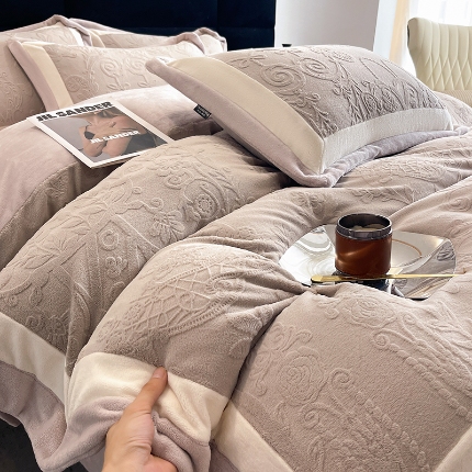 91家纺网 家纺一手货源 找家纺 （总）极简 2024新款雕花牛奶绒宽边四件套