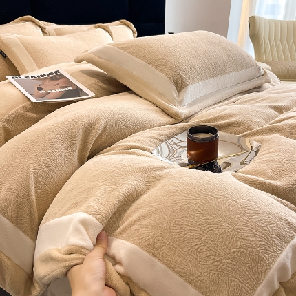 91家纺网 家纺一手货源 找家纺 （总）极简 2024新款雕花牛奶绒宽边四件套