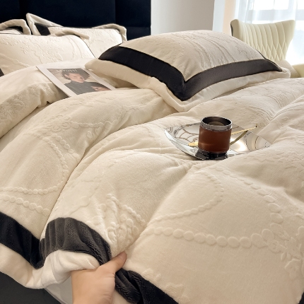 91家纺网 家纺一手货源 找家纺 （总）极简 2024新款雕花牛奶绒宽边四件套