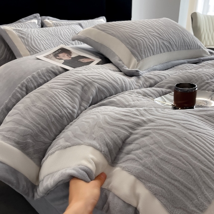 91家纺网 家纺一手货源 找家纺 （总）极简 2024新款雕花牛奶绒宽边四件套