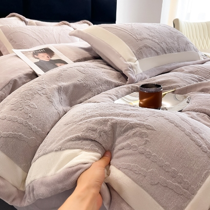 91家纺网 家纺一手货源 找家纺 （总）极简 2024新款雕花牛奶绒宽边四件套