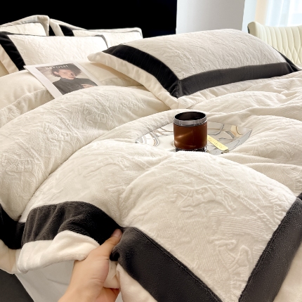 91家纺网 家纺一手货源 找家纺 （总）极简 2024新款雕花牛奶绒宽边四件套